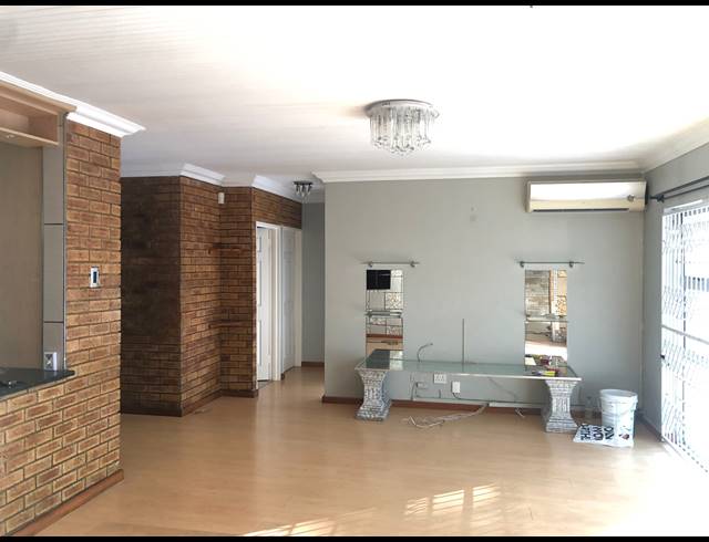 3 BEDROOM FREESTANDING RENTED IN SHERWOOD